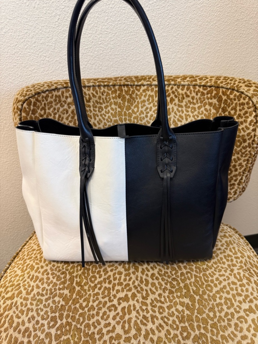 💯Auth! LANVIN Black & White Leather Tote/Shoulder Bag w Tassels & Gold Hardware - Picture 7 of 16